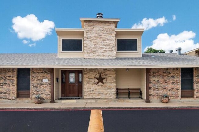 Primary Photo - 7924 Emerald Crest Dr