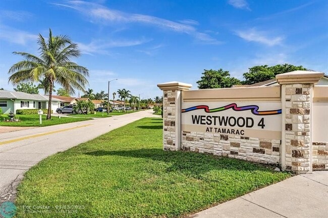 Building Photo - 7102 NW 93rd Ave