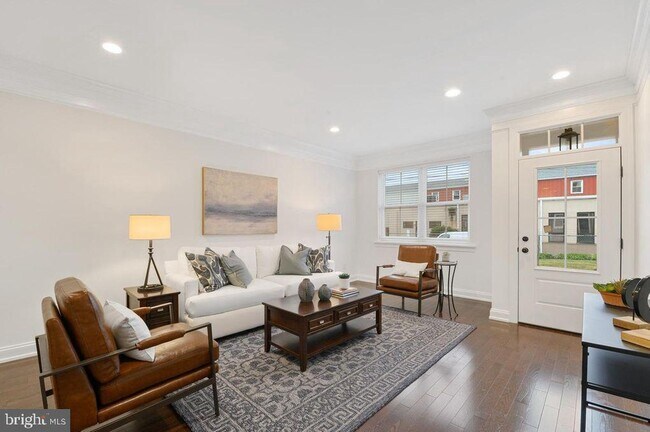 Building Photo - 301 S Adams St