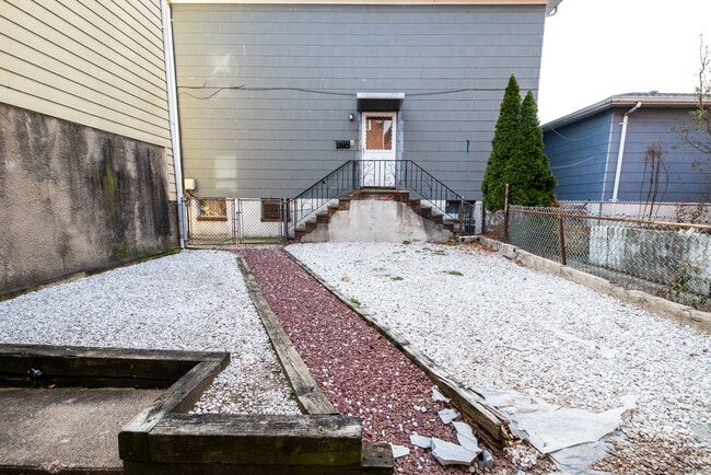 Building Photo - 412 Walker St