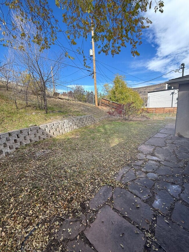 Building Photo - FREE 50in FLAT SCREEN TV Move in Special!!! Cozy 2 Bedroom 1 Bathroom Single Family Residence in ...