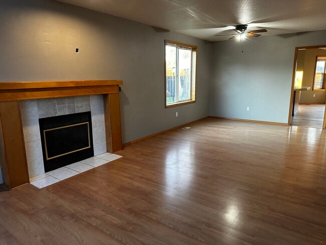 Building Photo - 12053 Four Oaks St