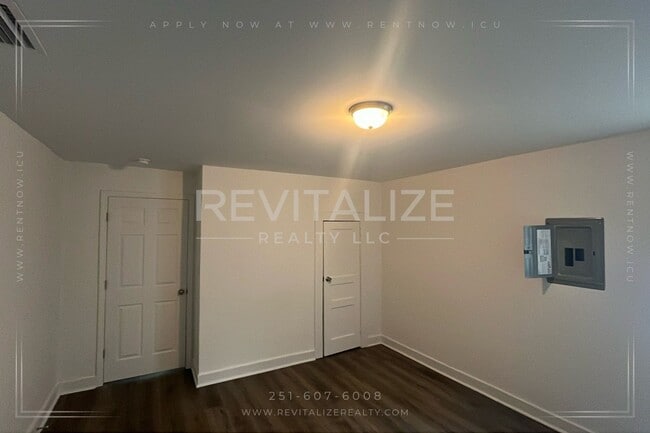 Building Photo - **Coming Soon** Beautiful Renovated 3 Bedr...