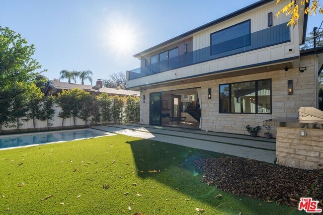 Building Photo - 4708 Noble Ave