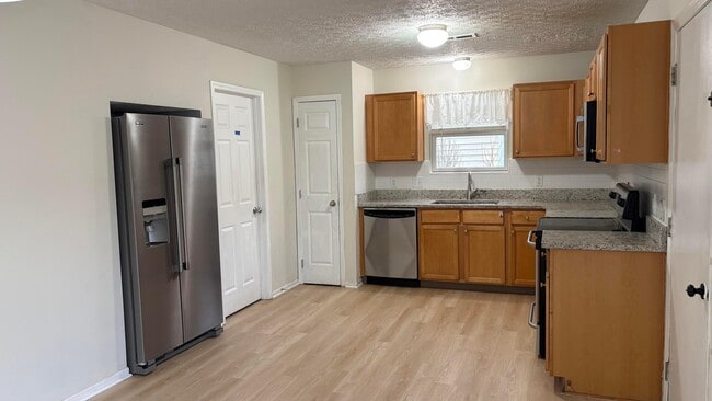 Building Photo - 133 Feathertip Ln