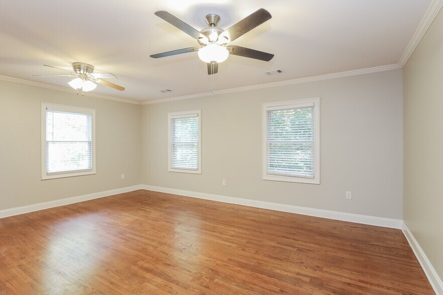 Building Photo - 2685 Hammond Dr