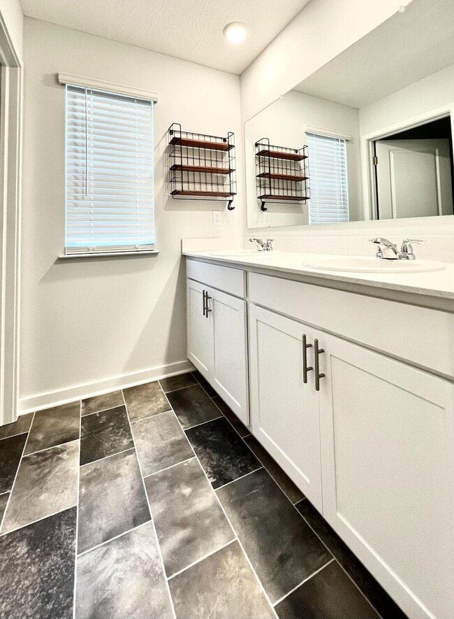 Building Photo - 473 Park Vista Dr