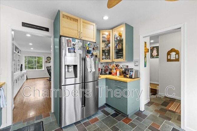 Building Photo - 1033 N George Mason Dr
