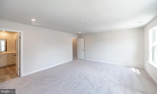 Building Photo - 715 Platinum Dr