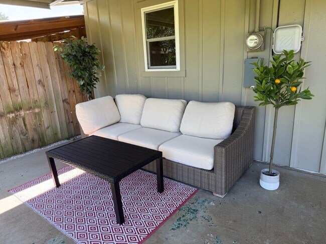 Building Photo - 3-bedroom, 2.5-bathroom HOME FOR RENT!