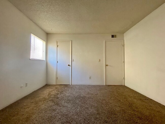 Building Photo - 1 Bed 1 Bath Aurora Condo Located Near Che...