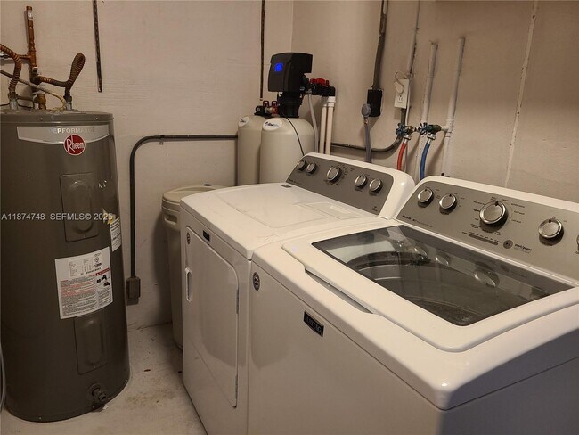 Building Photo - 4751 NW 12th Dr