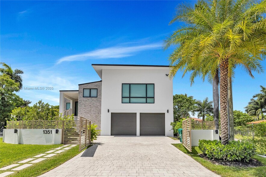 Building Photo - 1351 S Venetian Way