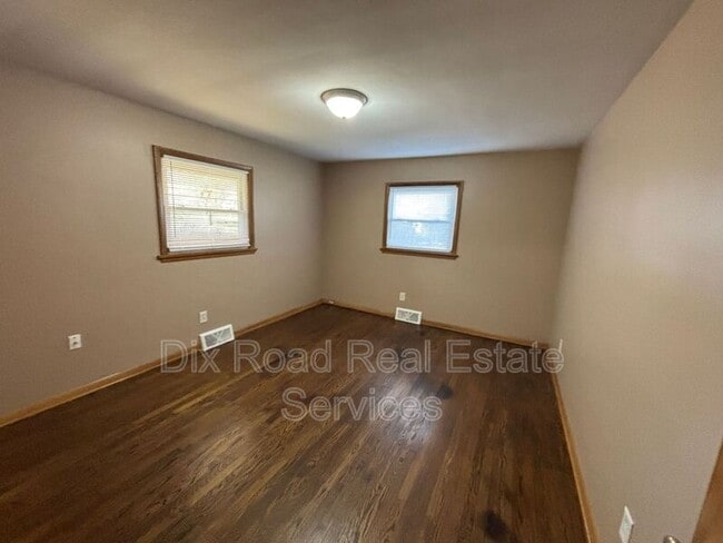 Building Photo - 110 N Heinkel Rd