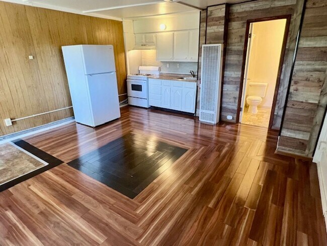 Building Photo - Freshly Renovated Studio Apt. With All Uti...