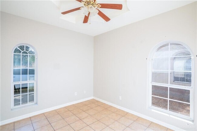 Building Photo - 604 Buena Vista Dr