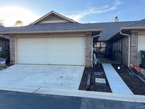 Building Photo - 114 Waterford Trce