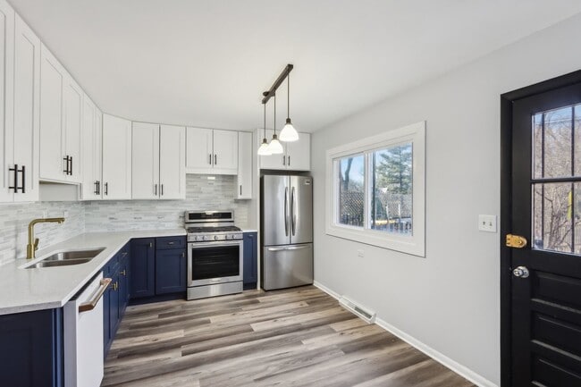 Building Photo - 414 Skokie Ct