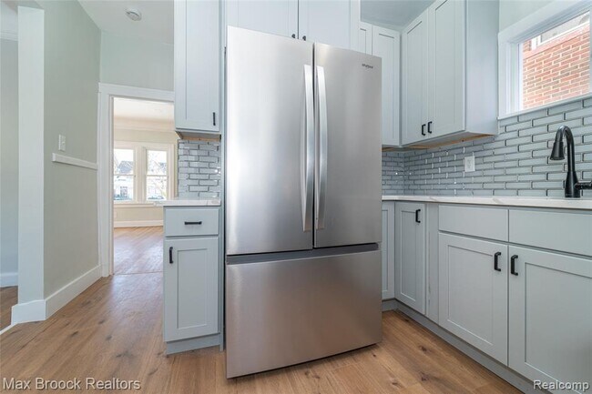 Building Photo - 3266 Collingwood St