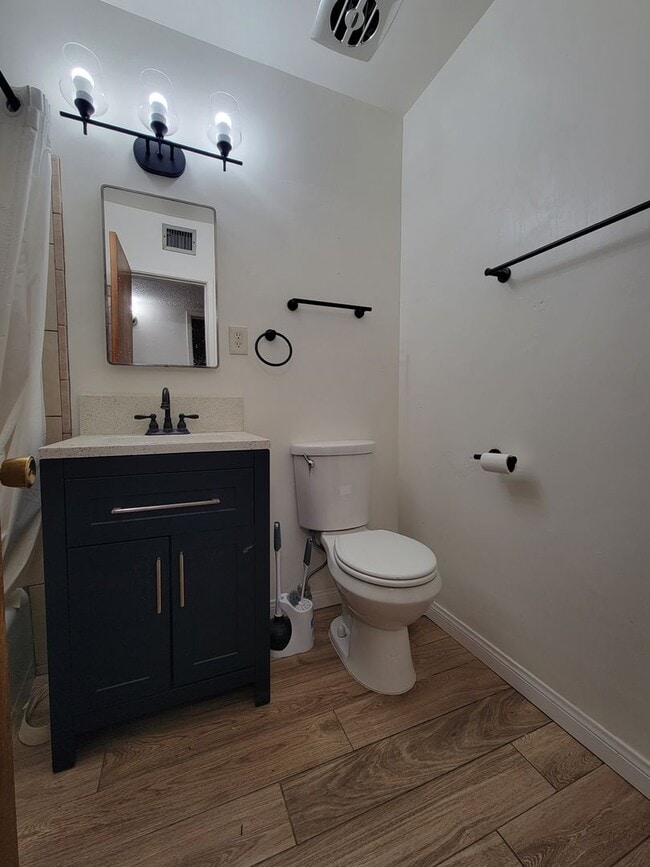 Building Photo - Beautiful 3 Bed, 3 Bath Home in El Centro!
