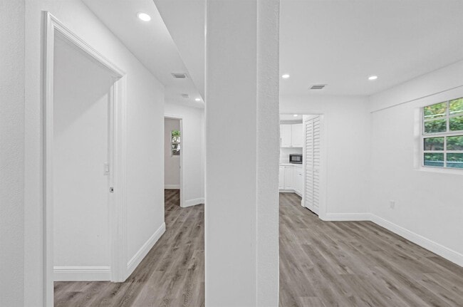 Building Photo - $1,995 435 NW 82ns Terrace Ter #2