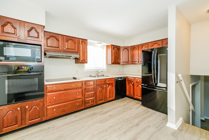 Building Photo - 472 Tailholt Ln