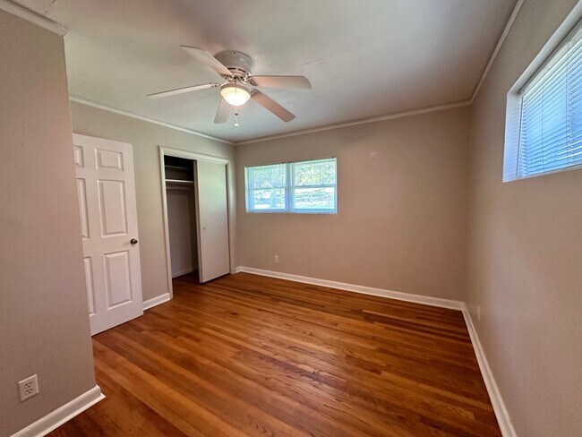 Building Photo - 3221 Foxhall Rd