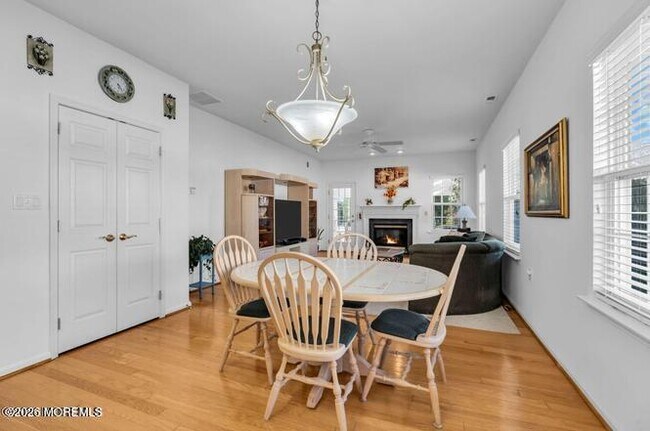 Building Photo - 6 Castile Ct