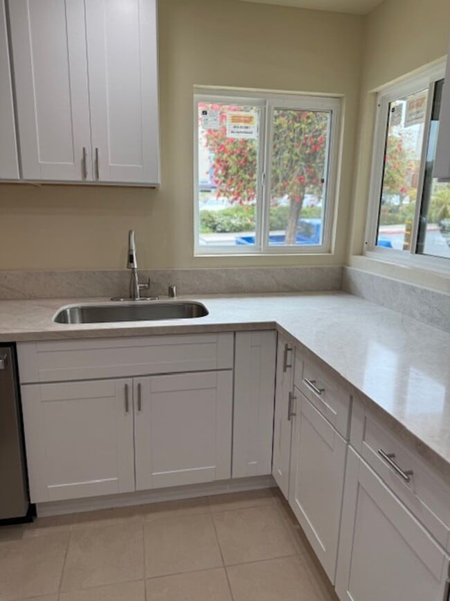 Building Photo - Just remodeled Chula Vista bungalow