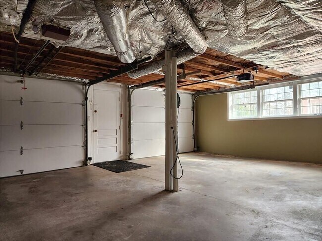 Building Photo - 2959 Pine Hill Dr