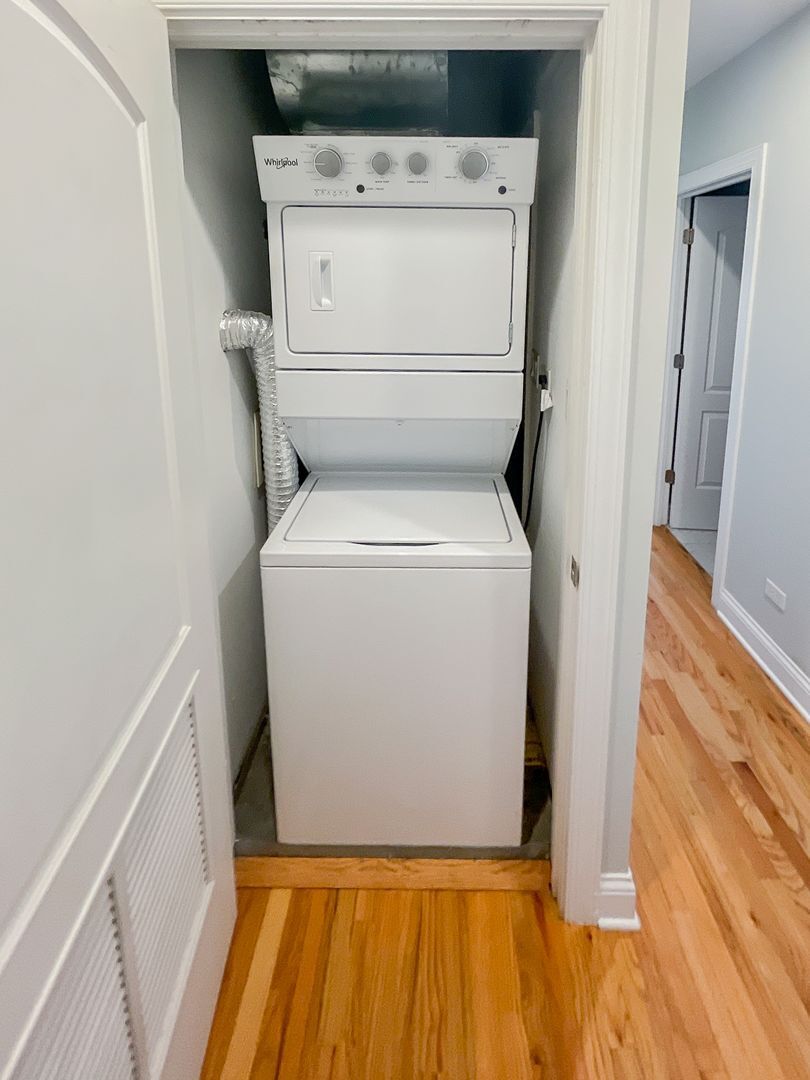 Building Photo - 1636 W Grace St