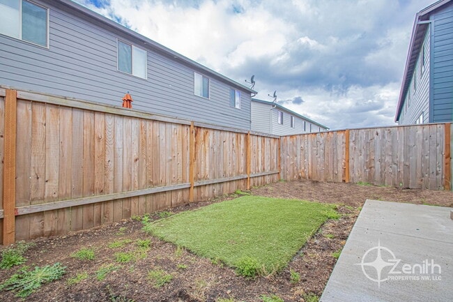 Building Photo - 12323 NE 116th Way