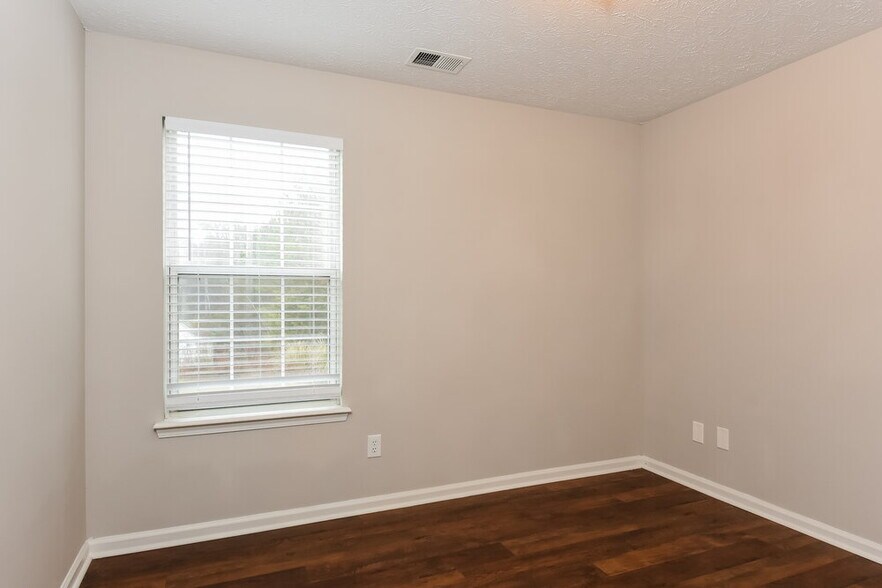 Building Photo - 4853 Lake Park Terrace