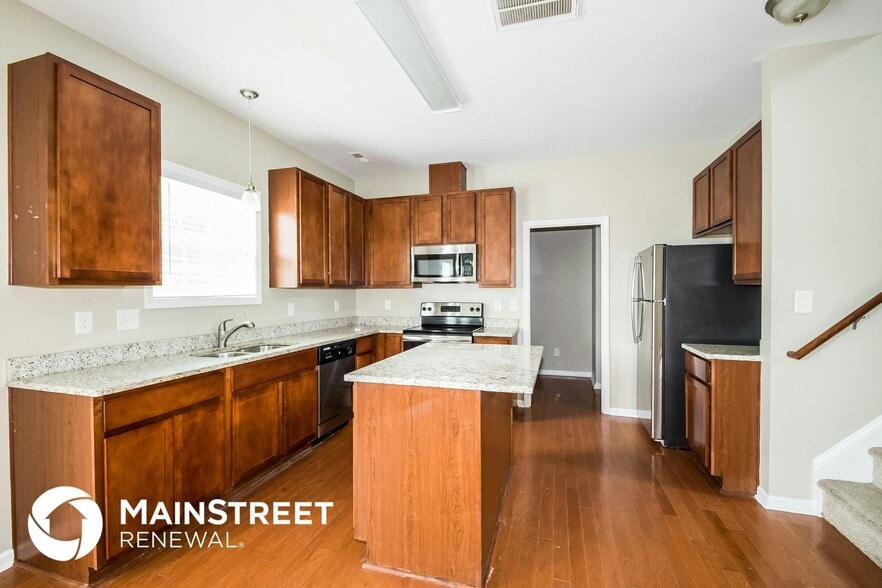 Building Photo - 811 Woodside Park Ln