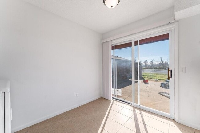 Building Photo - 600 W Olive St