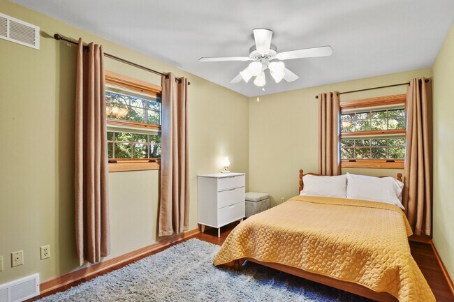 Building Photo - 1889 Paddock Pl