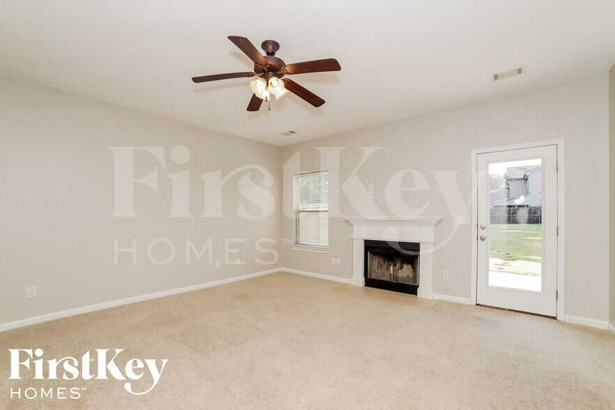 Building Photo - 7271 Silk Tree Pointe