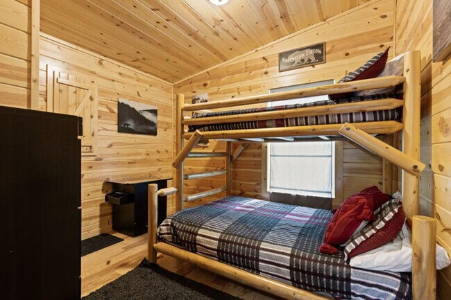 Building Photo - 1150 Pinyon Cir