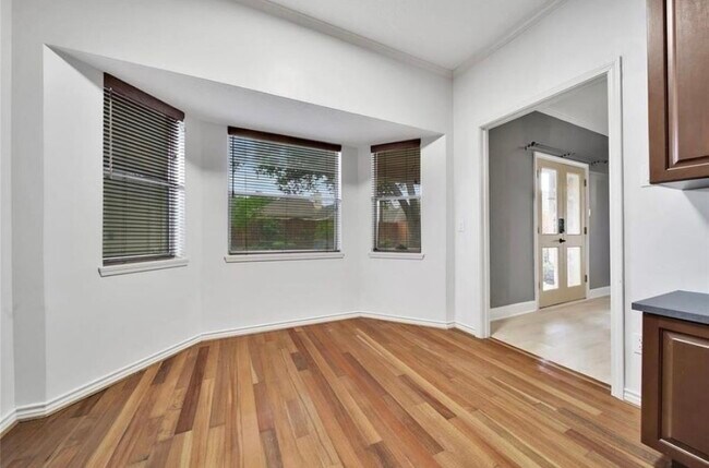 Building Photo - 12922 Lentando Dr