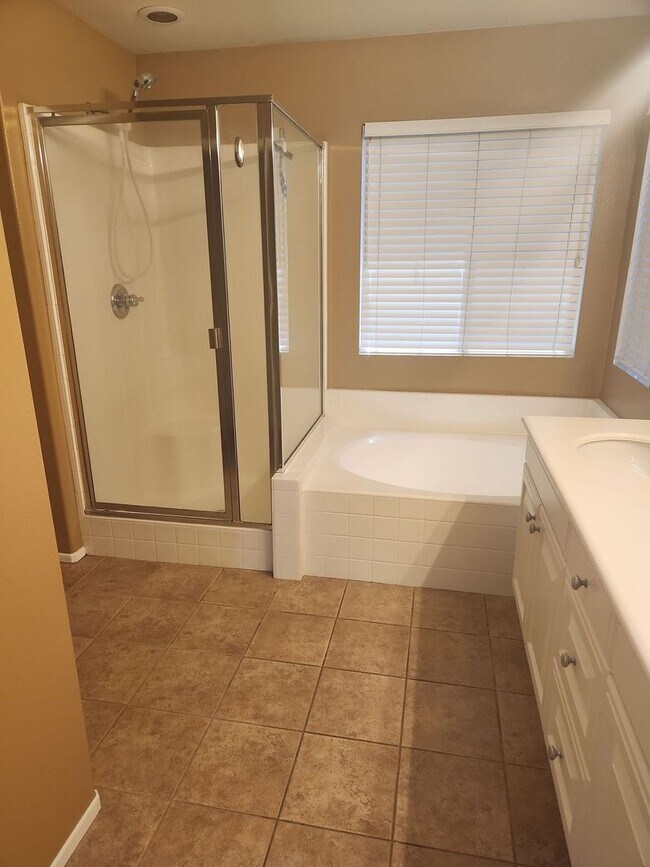 Building Photo - 4-Bedroom Gated Community in Riverside