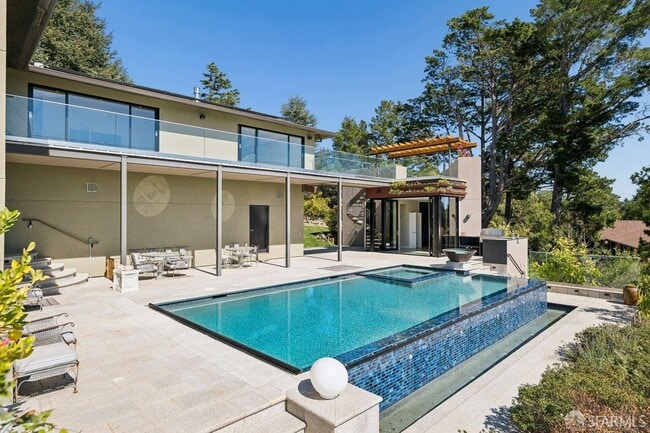 Building Photo - 1435 Lakeview Dr