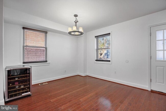 Building Photo - 458 Oakwood St SE