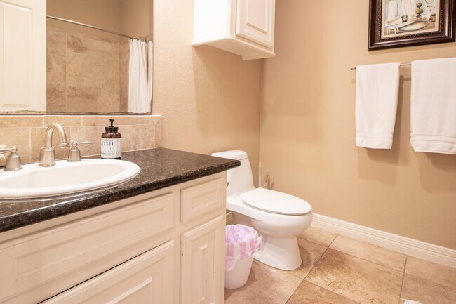 Building Photo - 7039 Kingston Cove Ln