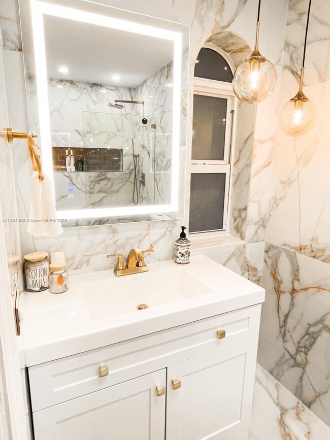 Building Photo - 1937 Sans Souci Blvd