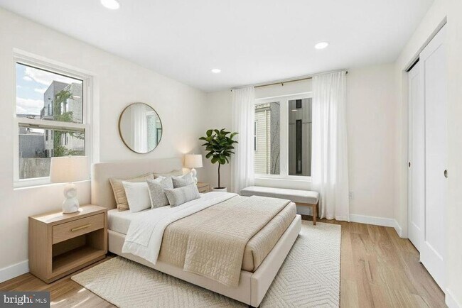 Building Photo - 1124 Dunton St