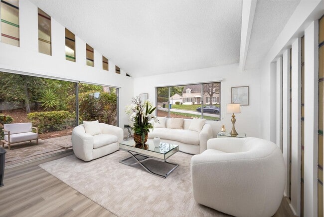 Building Photo - Mid-Century Home in Prime East Sierra Madr...