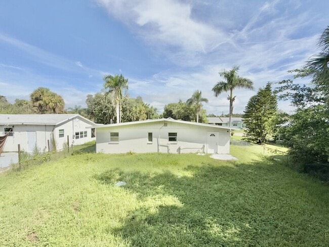 Building Photo - 2125 Mark Ave