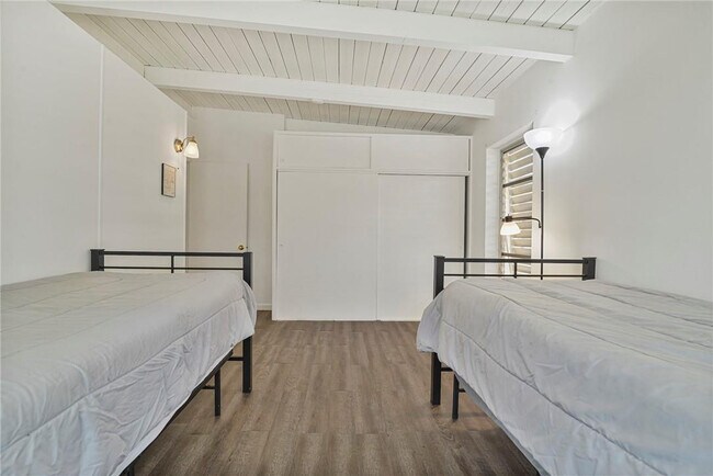 Building Photo - 7 Sunset Ln