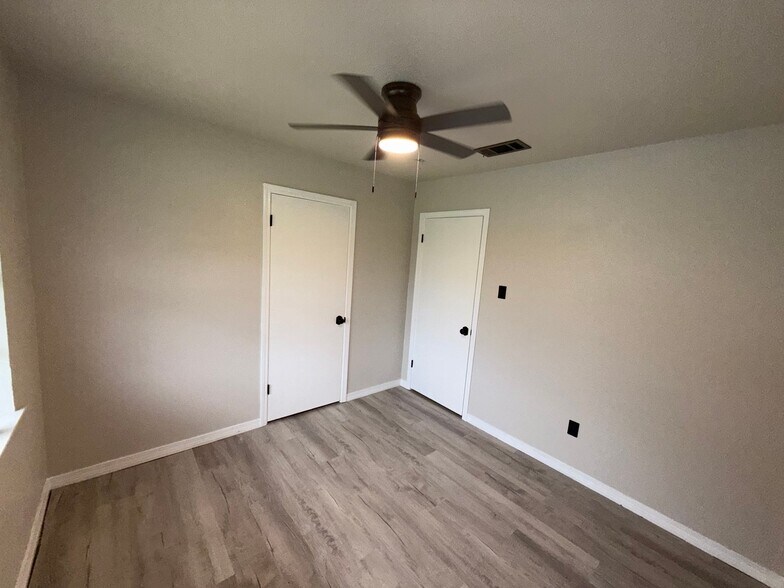 Building Photo - 2706 Martin St
