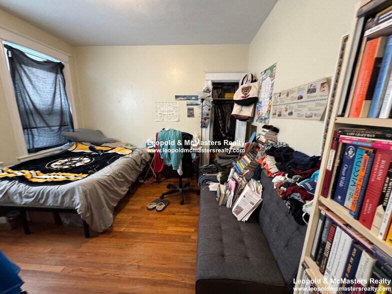 Building Photo - 31 Woodstock Ave